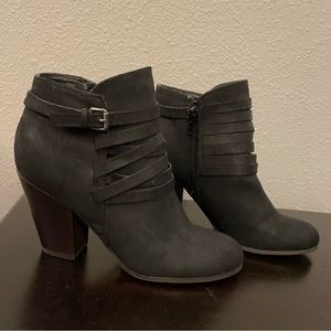 NWOT, Size 8.5 black heeled booties